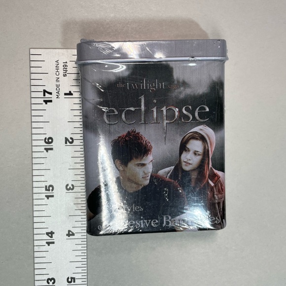 NWT Twilight - Eclipse tin of sterile adhesive bandages 24ct collectible - Picture 5 of 7